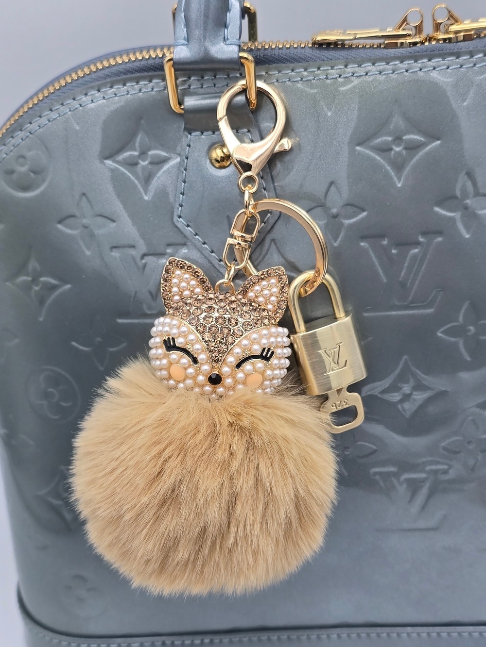 Authentic Louis Vuitton Gold Padlock 🔐 + Unbranded Cat Tan Pom Pom Charm - Picture 4 of 12